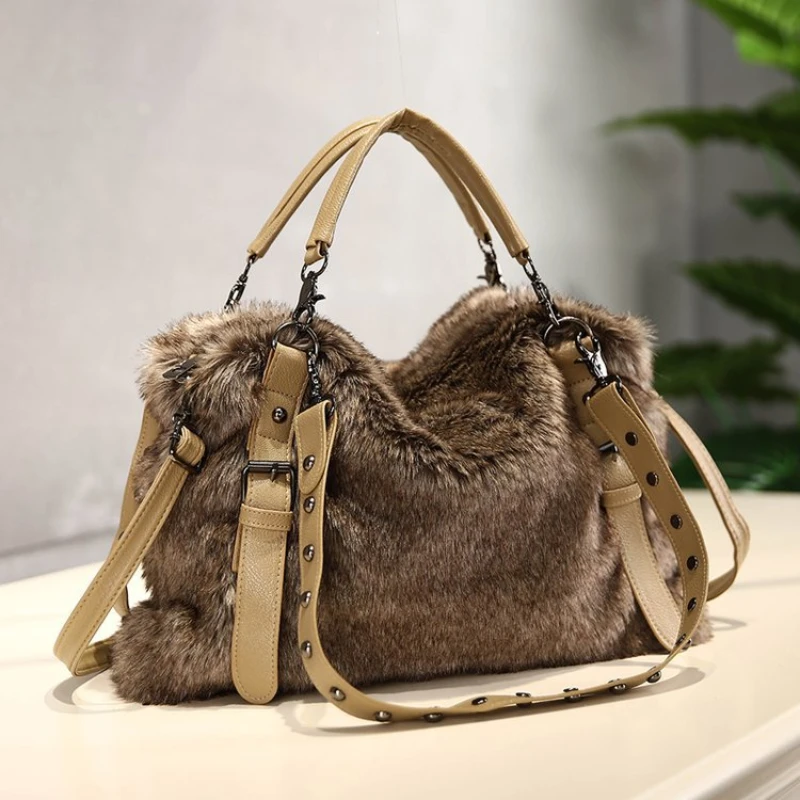 ขนสัตว์กํามะหยี่ผู้หญิงอินเทรน - Women Bags Guess บทวิจารณ์และราคา