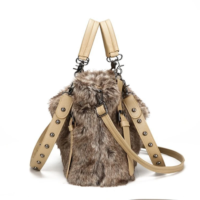 ขนสัตว์กํามะหยี่ผู้หญิงอินเทรน - Women Bags Guess บทวิจารณ์และราคา